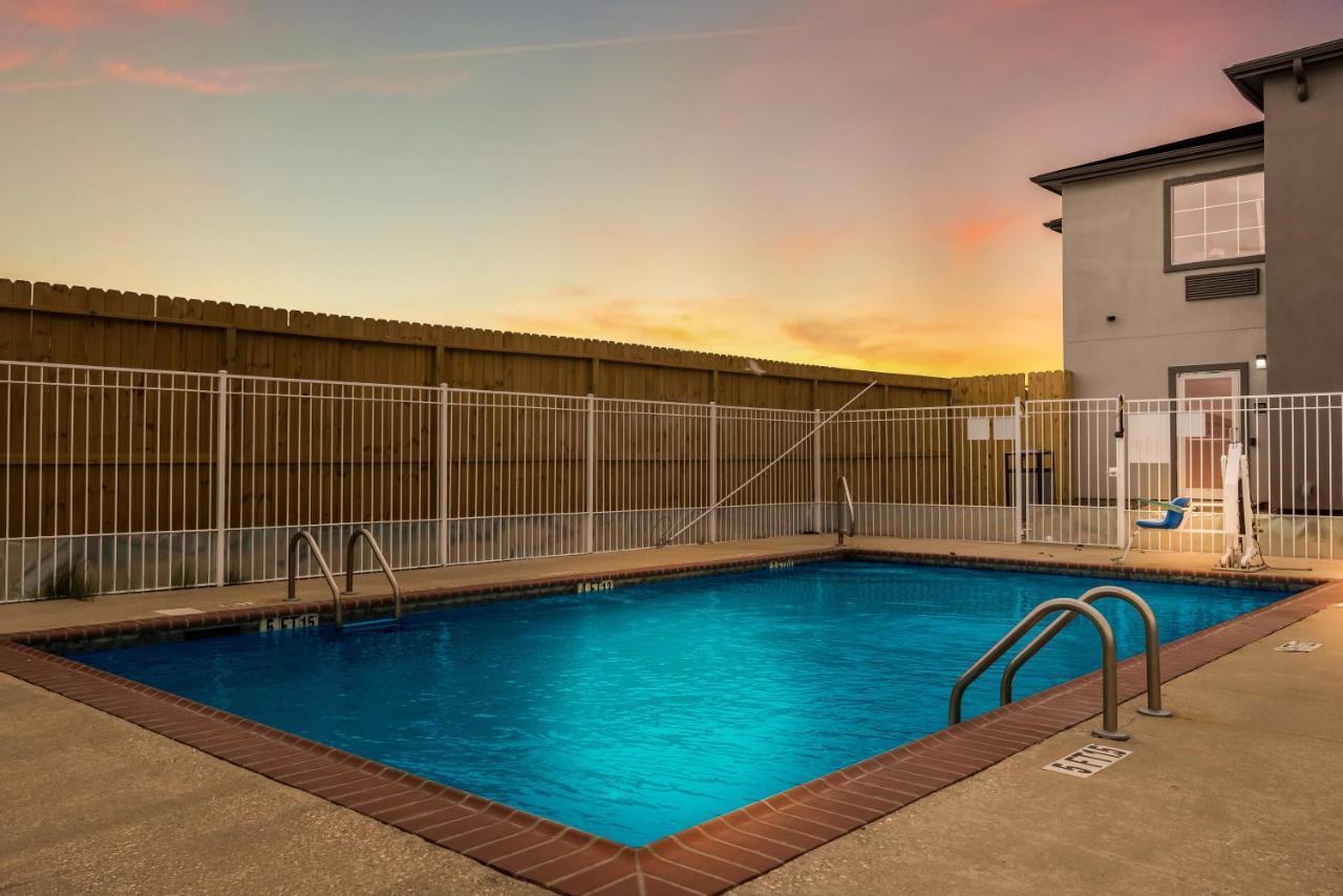 Red Roof Inn & Suites Lake Charles Bagian luar foto