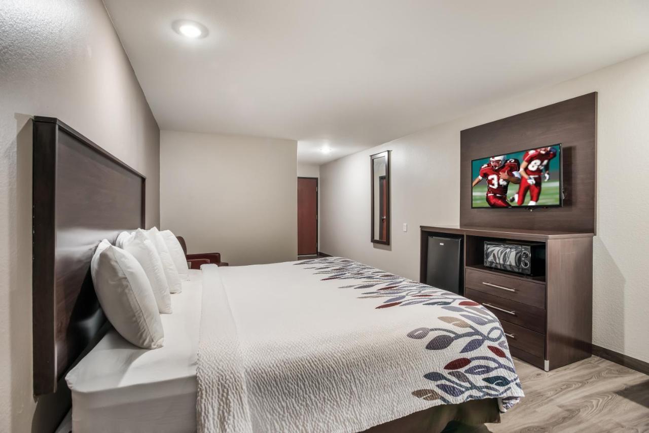 Red Roof Inn & Suites Lake Charles Bagian luar foto