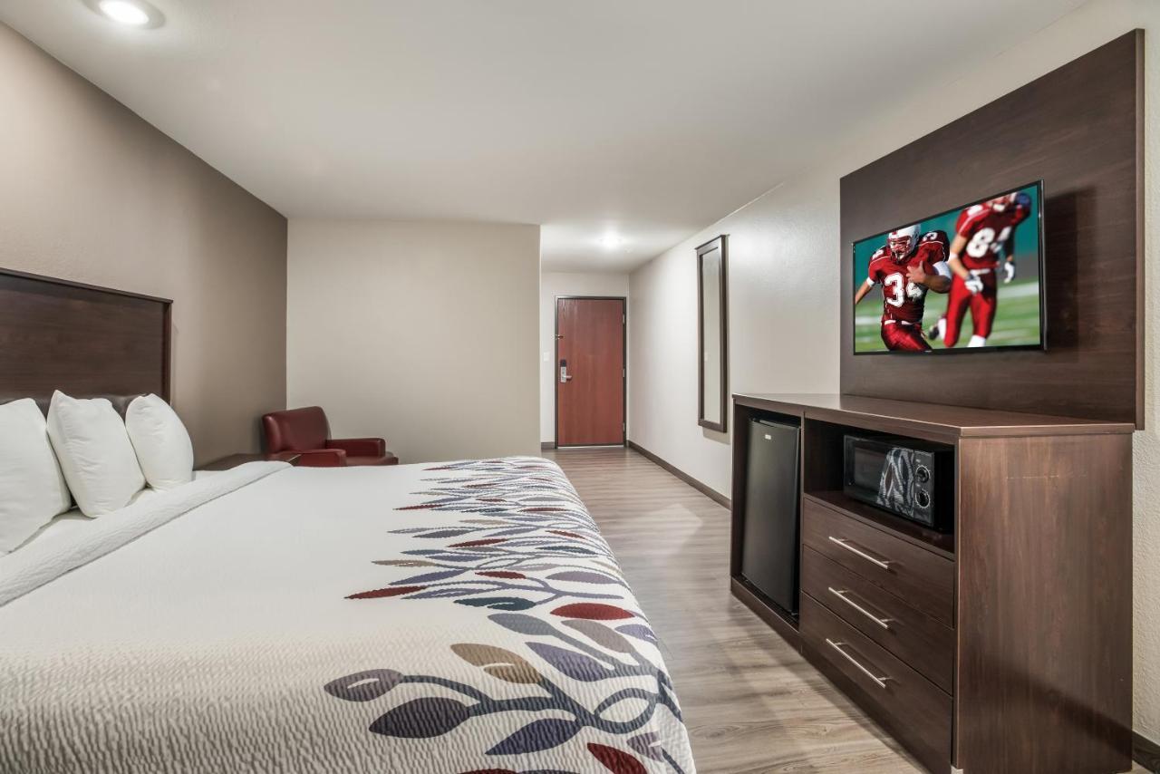 Red Roof Inn & Suites Lake Charles Bagian luar foto