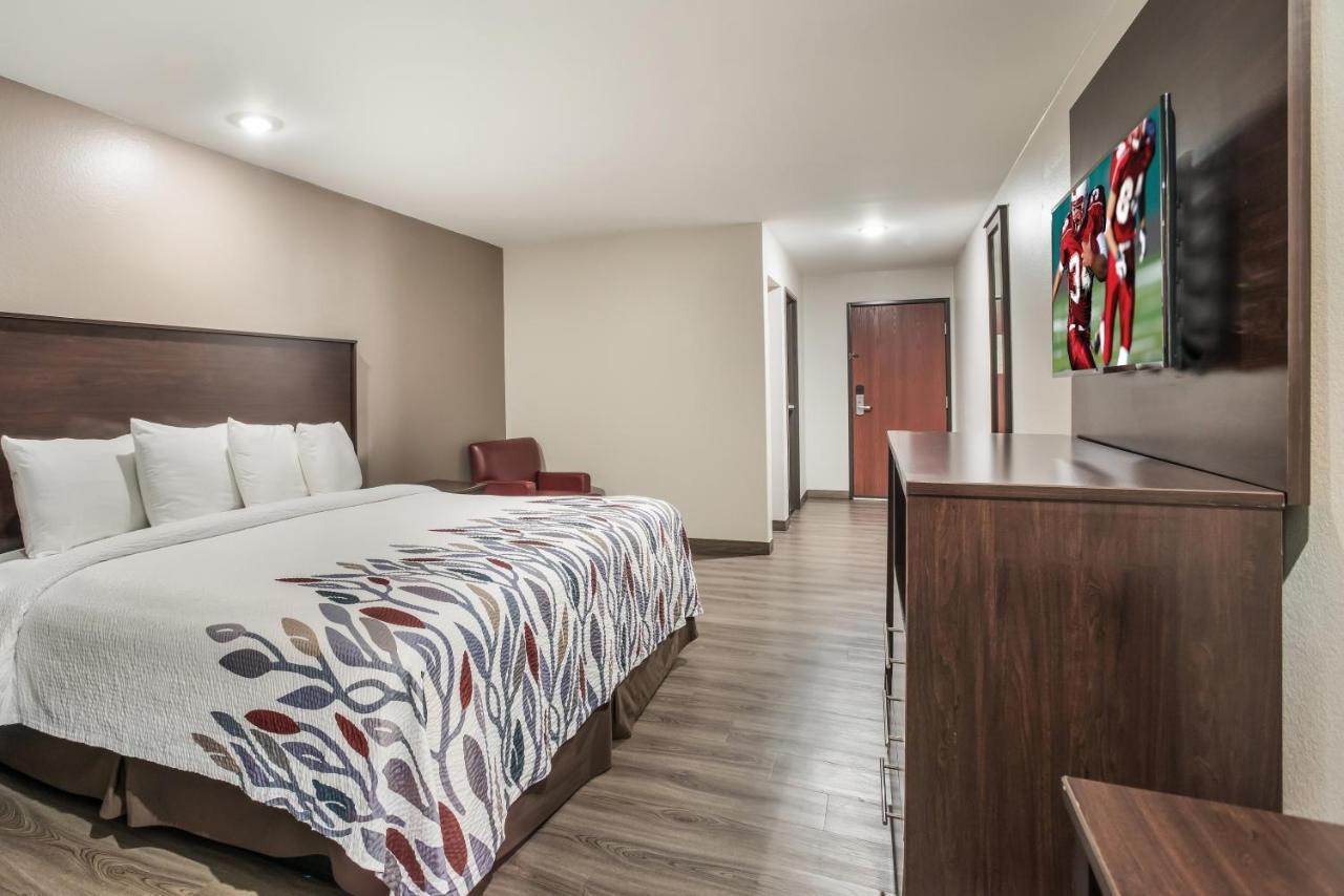 Red Roof Inn & Suites Lake Charles Bagian luar foto