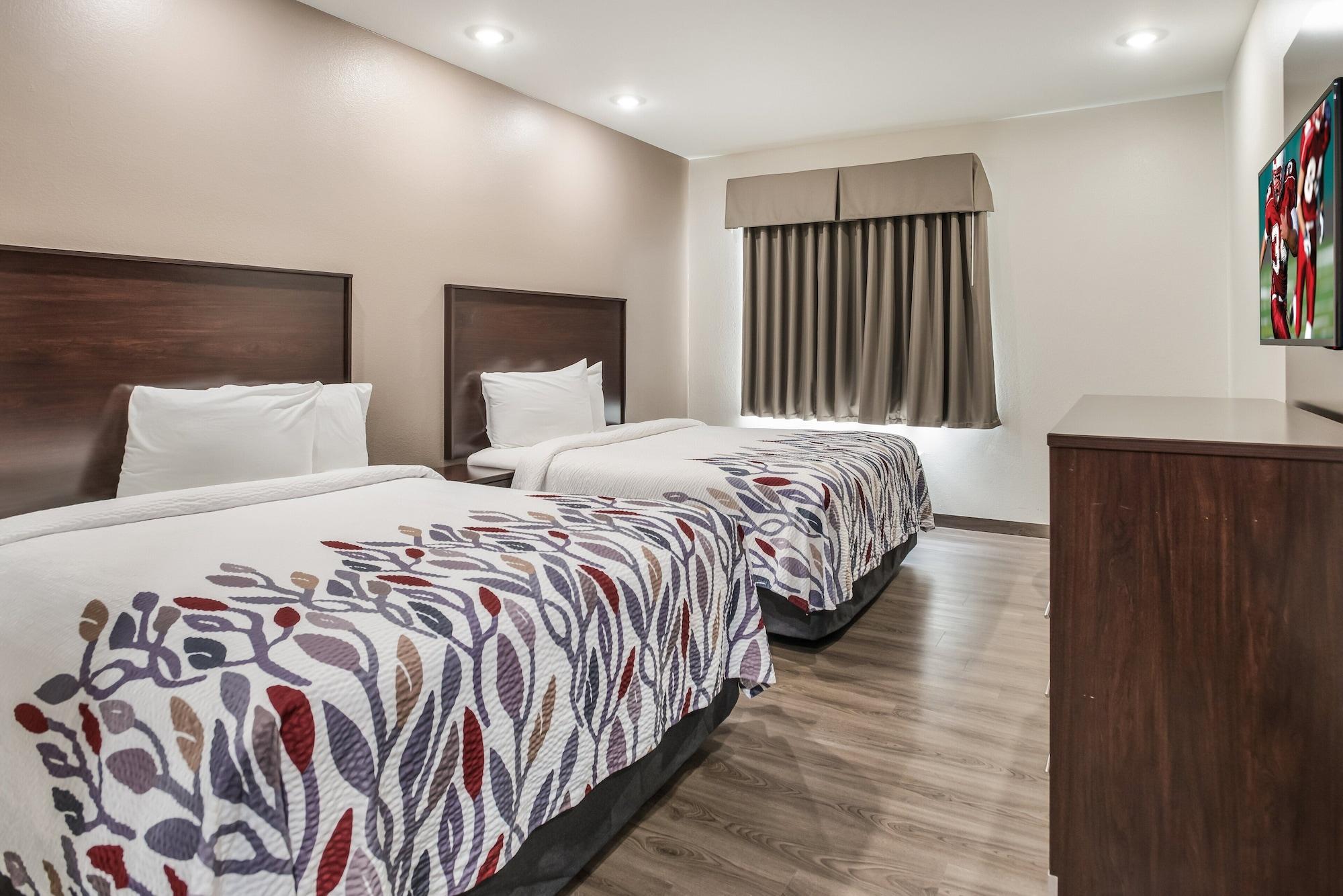 Red Roof Inn & Suites Lake Charles Bagian luar foto