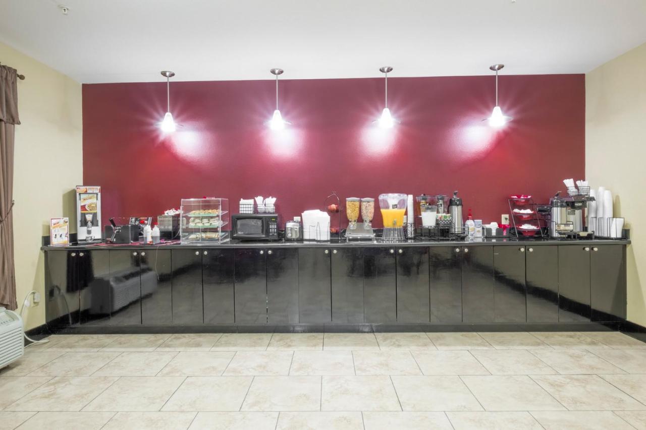 Red Roof Inn & Suites Lake Charles Bagian luar foto