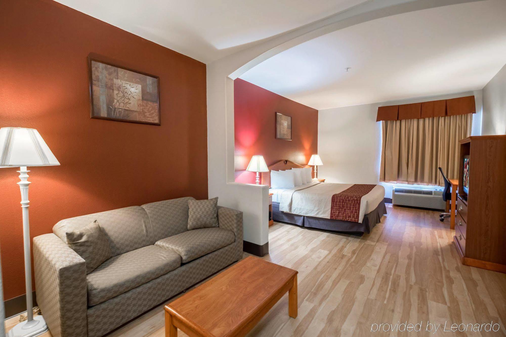 Red Roof Inn & Suites Lake Charles Bagian luar foto
