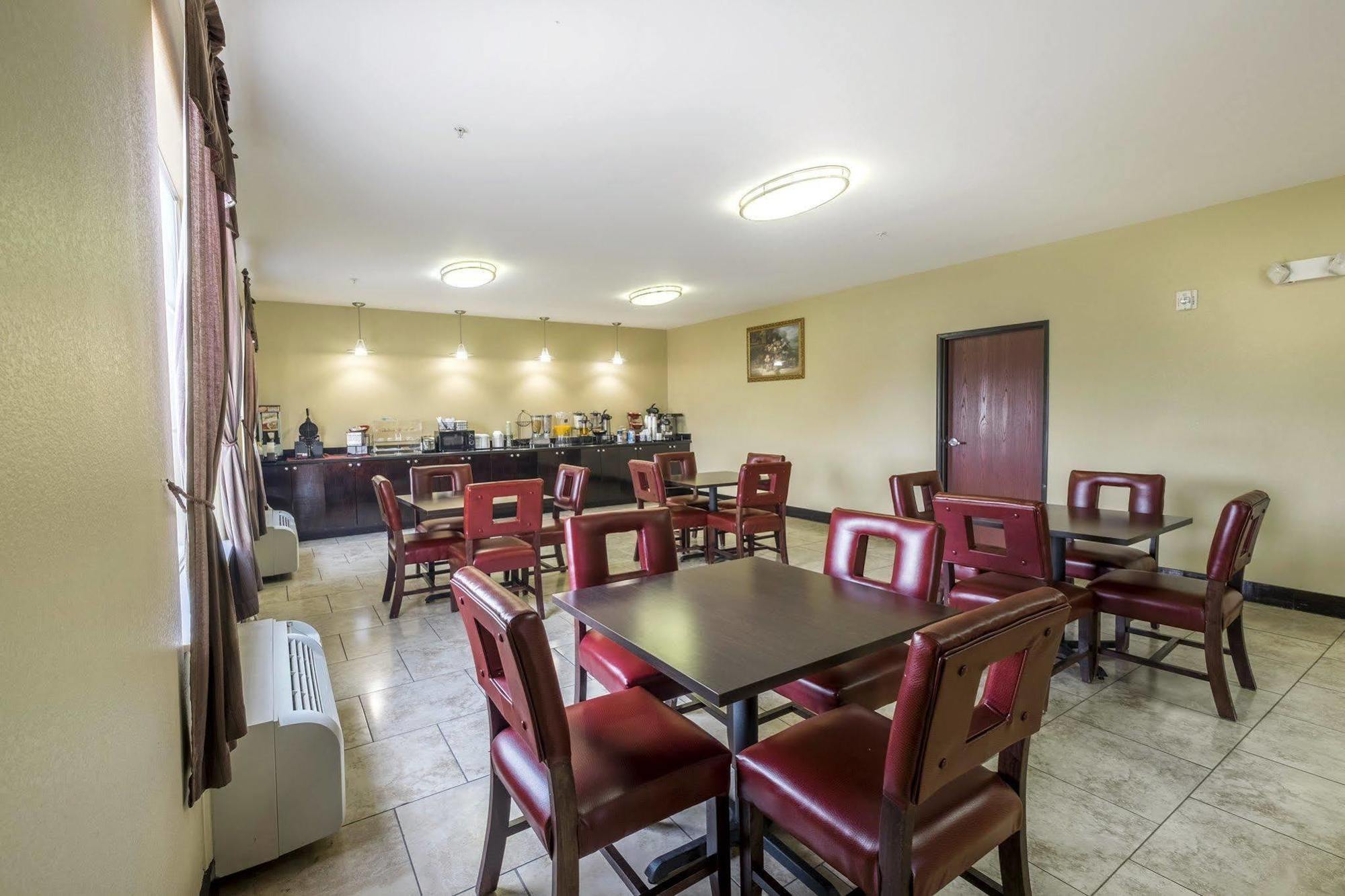 Red Roof Inn & Suites Lake Charles Bagian luar foto
